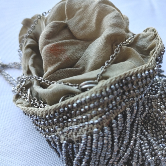Vintage 30's beaded crochet chain drawstring wristlet bag with tassel - Picture 8 of 8